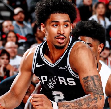 kaiyun-随着马刺净胜12分，湖人夺赛点，NBA季后赛最新积分榜！火箭3连败